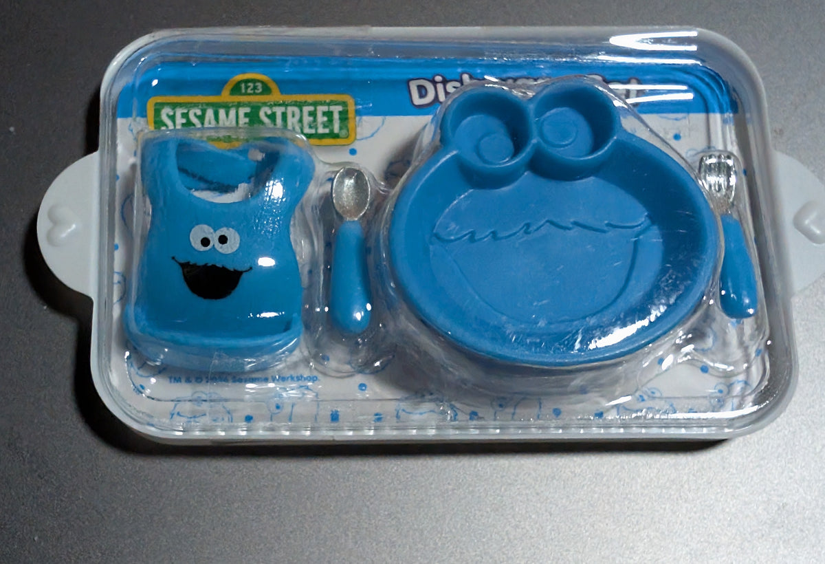 Cookie monster dishware set